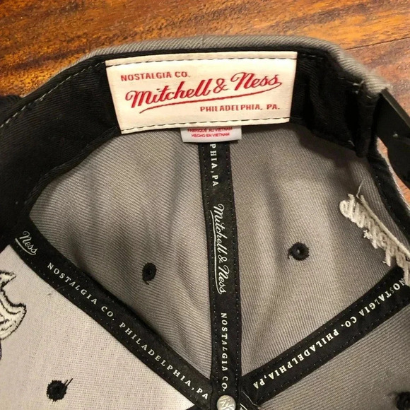 Mitchell & Ness LA Clippers SnapBack Hat - Picture 6 of 9